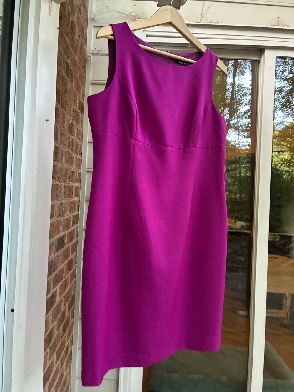 Le Suit Sleeveless Magenta Sheath Dress
